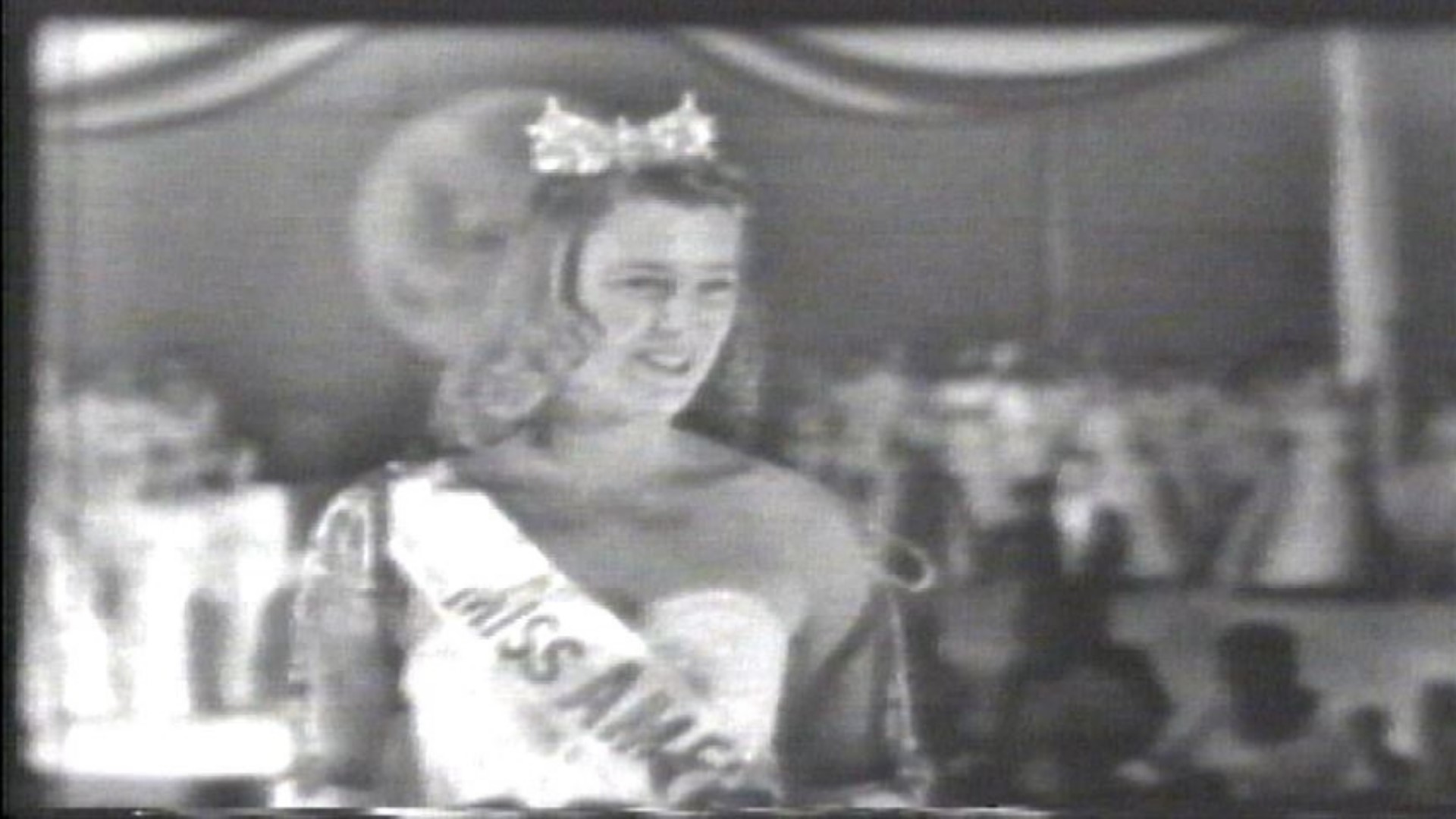 Miss America 1958 auctions her crown to help Colorado teachers | 9news.com