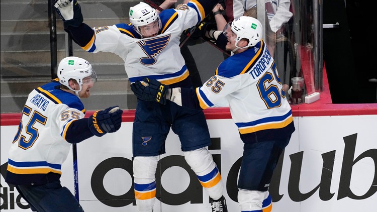 Blues rally to stun Avalanche in Game 5