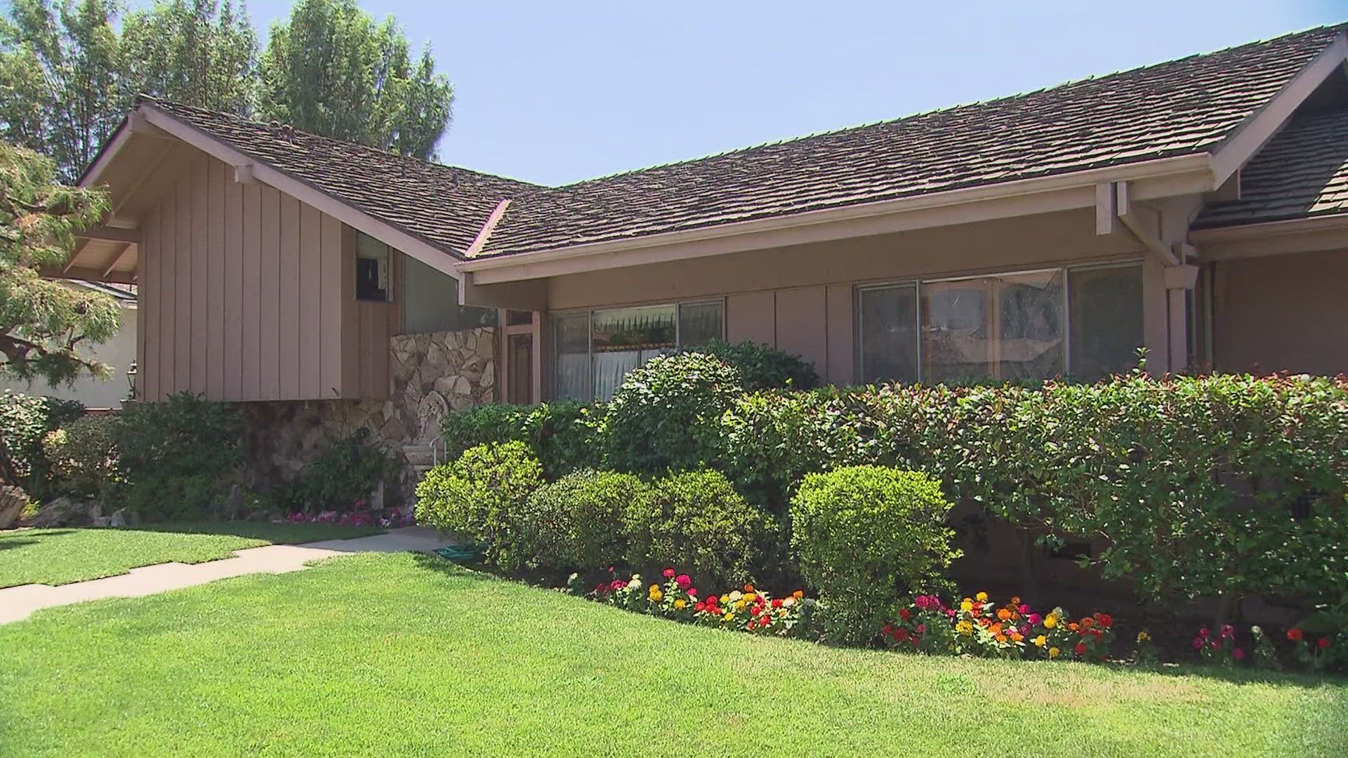 'Brady Bunch' house gets LA landmark status | 9news.com