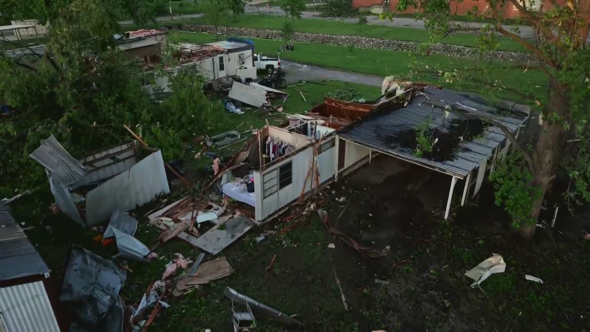 Severe storms leave behind damage in St. Louis | 9news.com