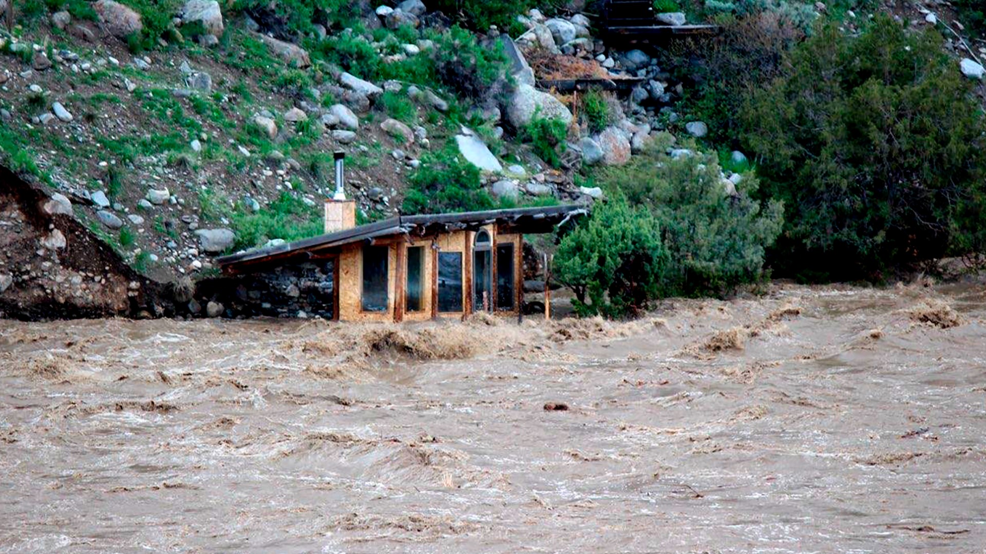 Montana towns of Red Lodge, Gardiner report severe flooding