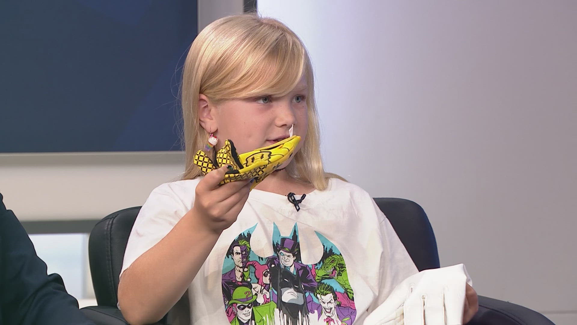 When asked about receiving a glove from Broncos player Courtland Sutton, 8-year-old Pola Clarke said she wants to give him a glove in return. 
