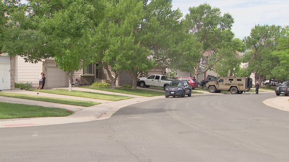Suspect arrested after hourslong Highlands Ranch standoff was wanted on ...
