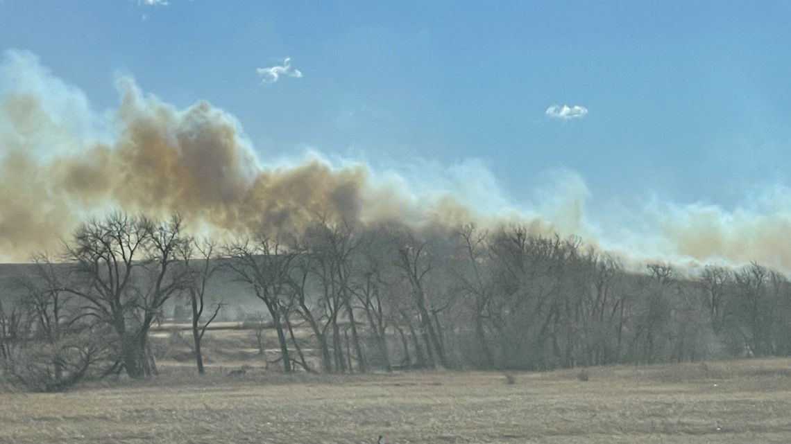 Kebakaran rumput di Boulder County setelah angin kencang dilaporkan