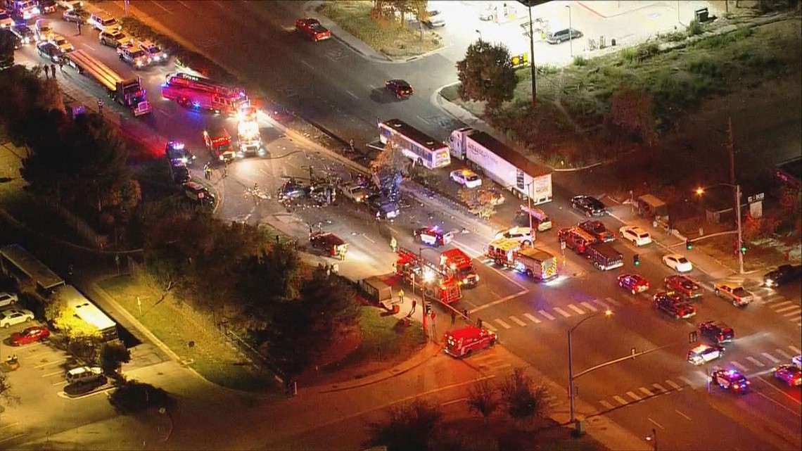 Five people injured in six-car crash in Aurora Monday morning | 9news.com