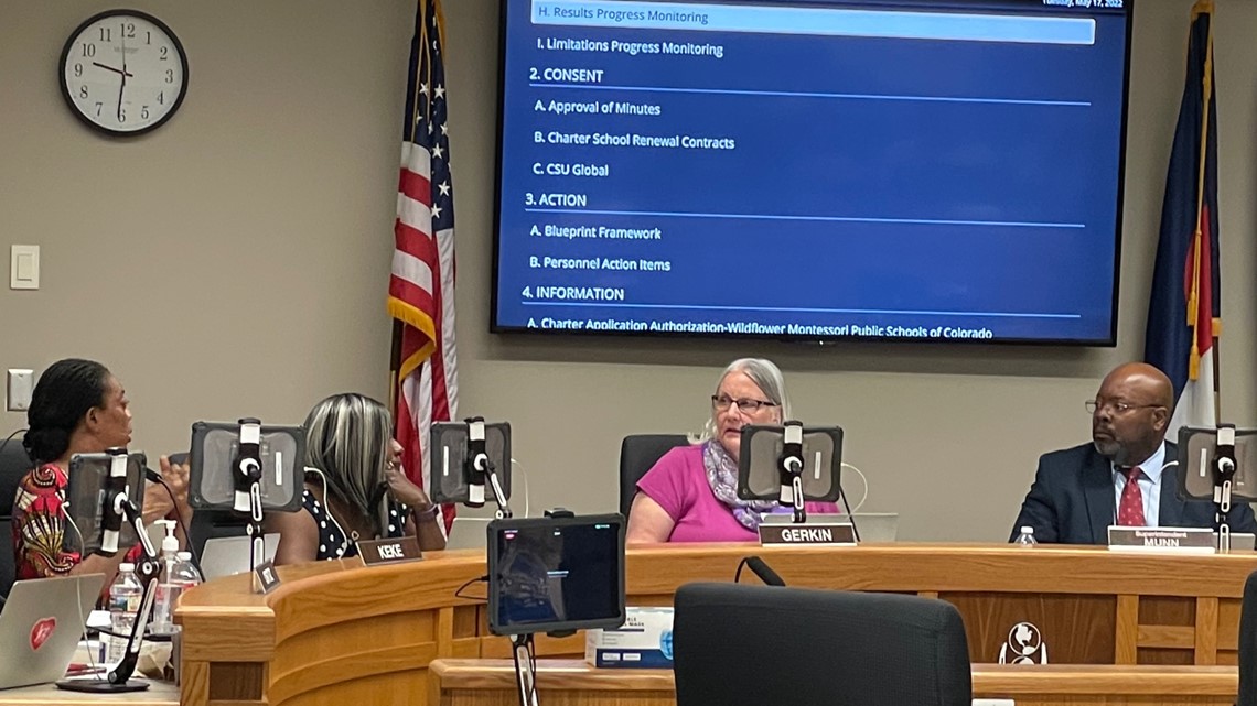 Aurora school board votes to move forward with closure of 2 elementary schools