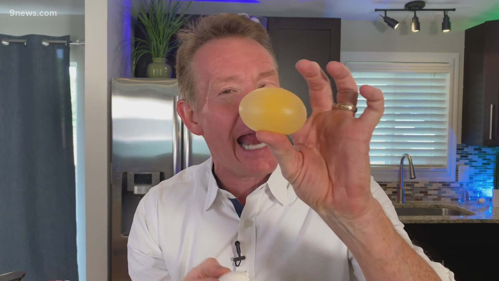 Science guy Steve Spangler shows us how to dissolve the shell of an egg, leaving the membrane intact.