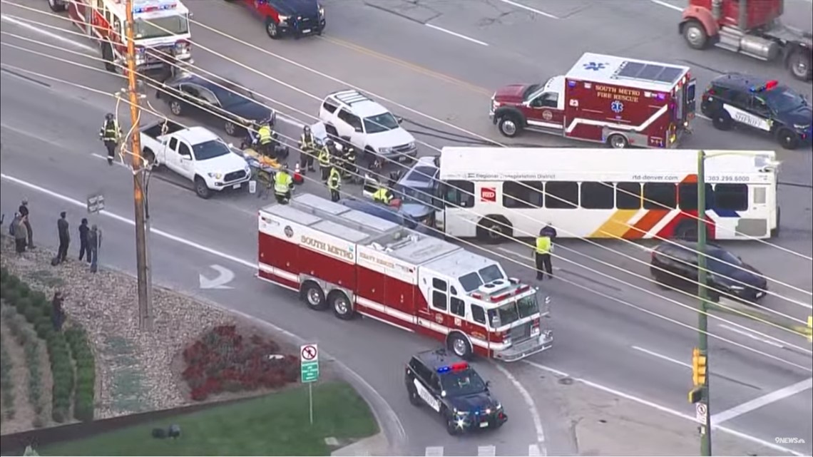 Parker Road crash: 4 hurt in crash involving RTD bus | 9news.com