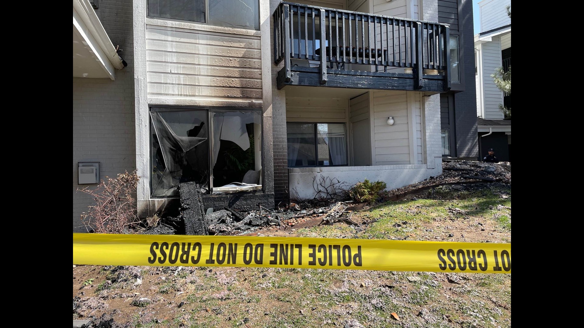 Fire rips through 24 units in Boulder apartment building | 9news.com