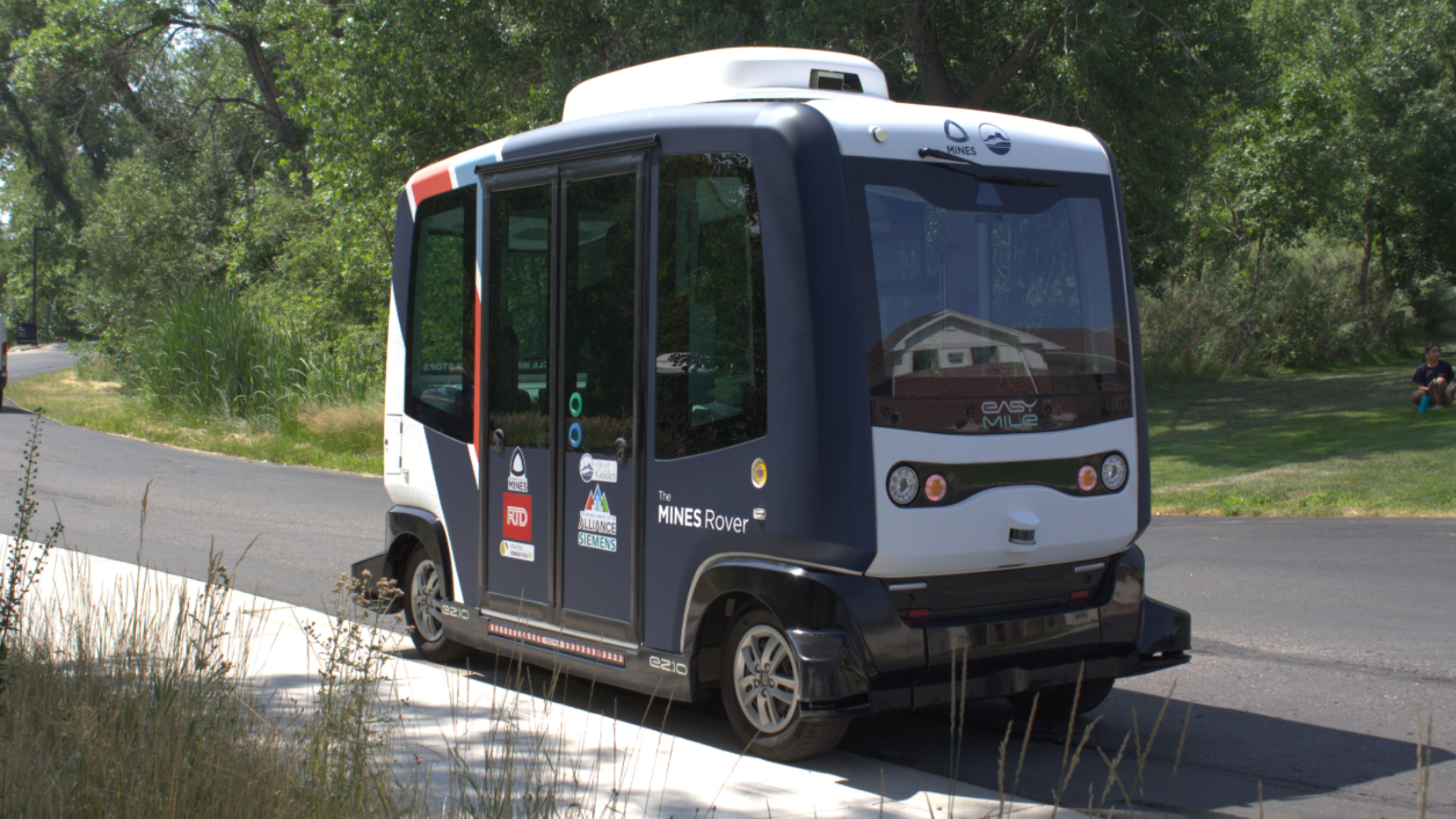 Autonomous Vehicles Colorado (AvCo) has launched 9 autonomous electric shuttles at Colorado School of Mines in Golden.