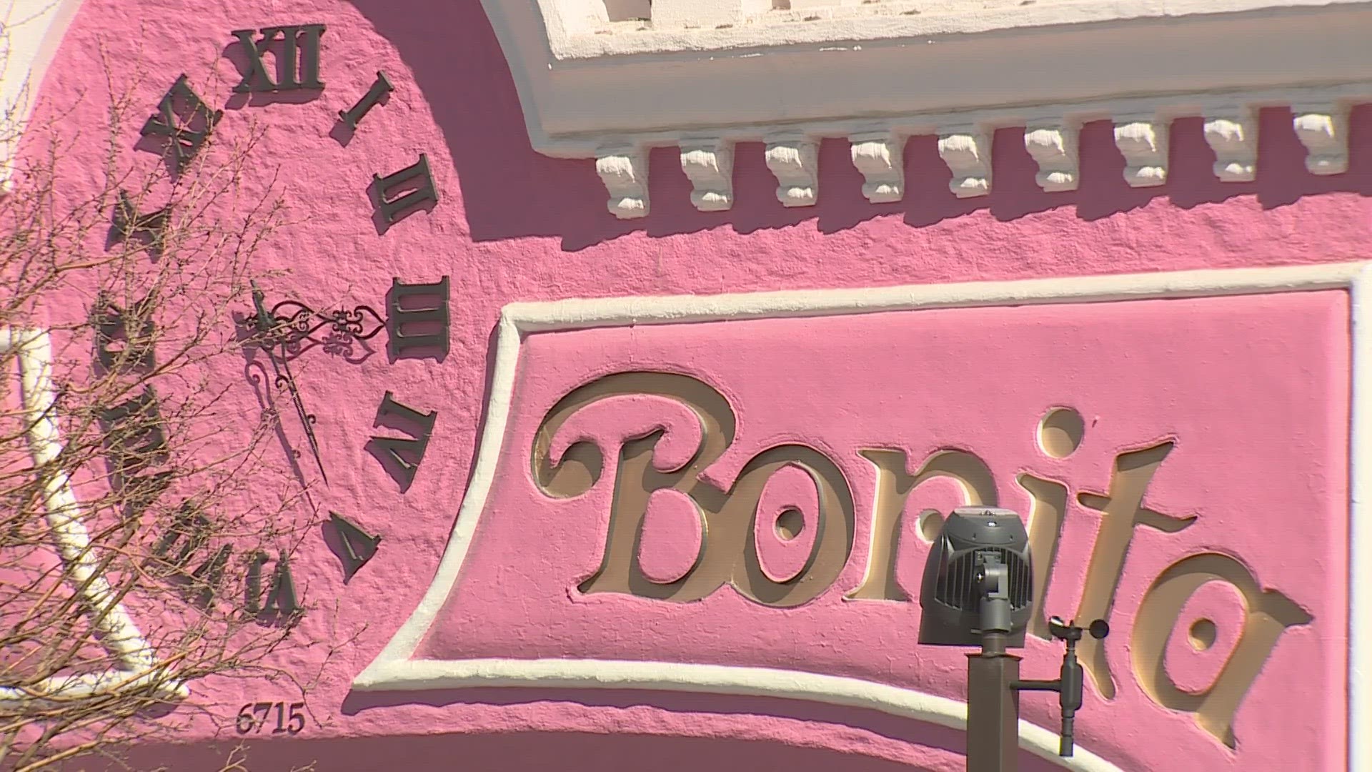 Casa Bonita will be sponsoring the race's volunteers in May. The sponsorship means 1,500 race volunteers will be a sea of pink in limited edition Casa Bonita shirts.