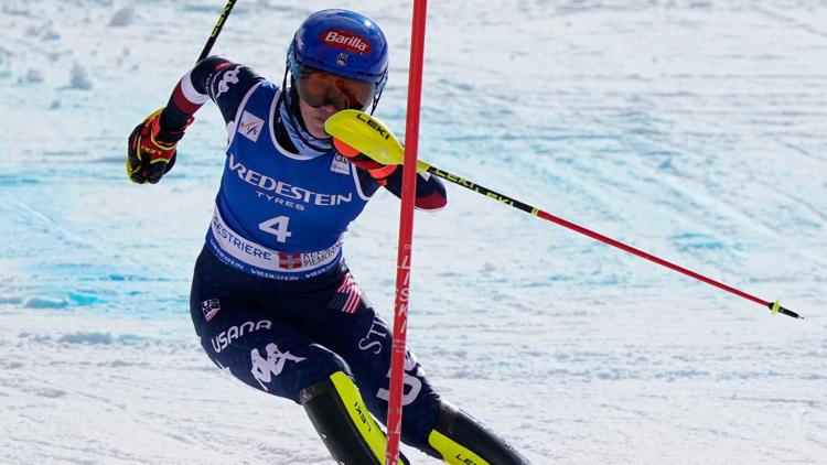 Mikaela Shiffrin leads 1st run of night slalom as rivals falter under