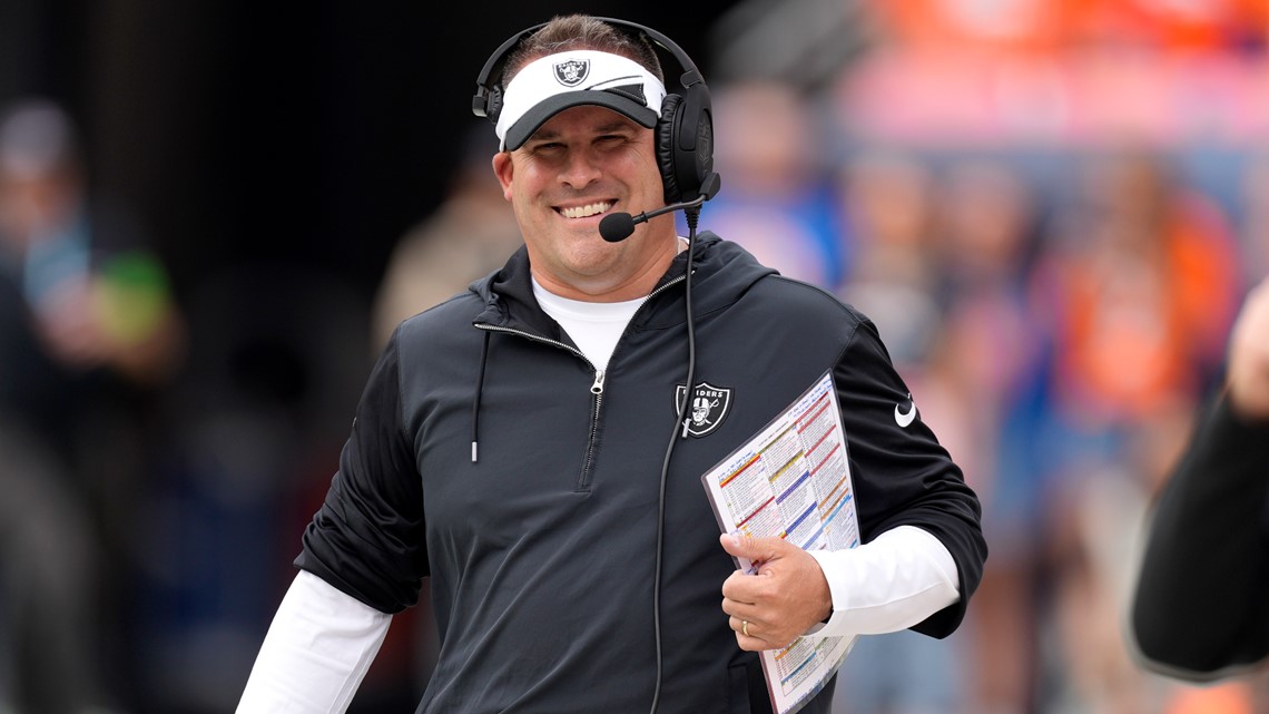 Raiders run over mistake-prone Broncos 37-12 - The San Diego Union-Tribune