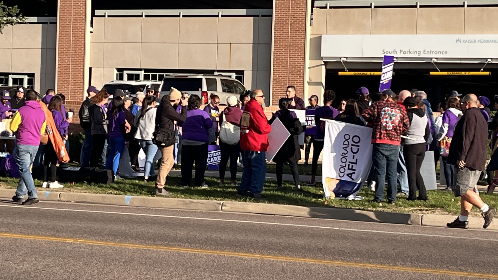 Thousands of Kaiser Permanente's unionized workers go on strike | 9news.com