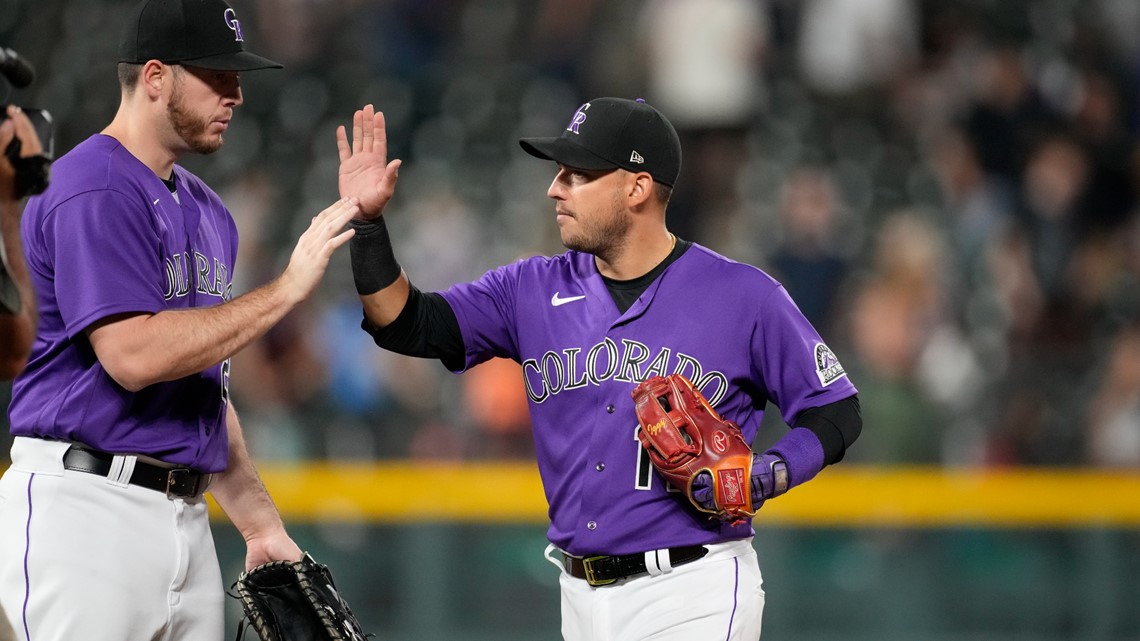 Rockies' Jose Iglesias honors his father with base hit and tears