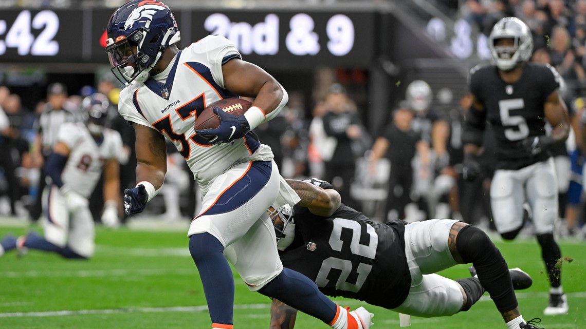 Raiders still alive in playoff race with 17-13 win over Broncos