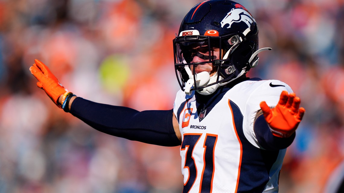 Broncos' Russell Wilson: Mike Purcell appears to angrily snap at QB