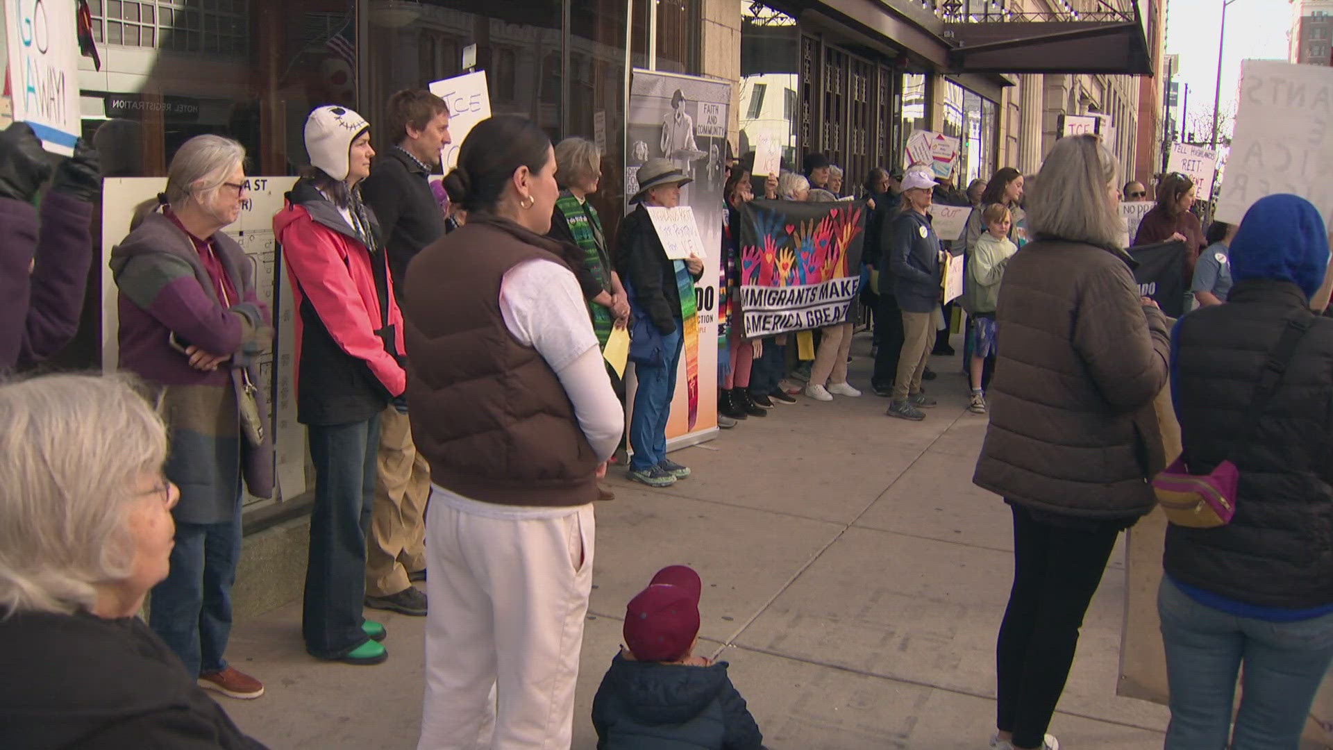 People gather outside Denver apartment complex to protest ICE detention ...
