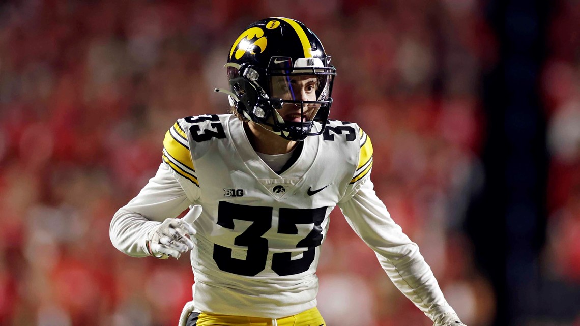 Broncos trade back into third round, select DB Riley Moss with