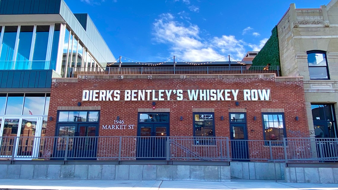 Dierks Bentley membuka restoran Whiskey Row baru, bar di Denver