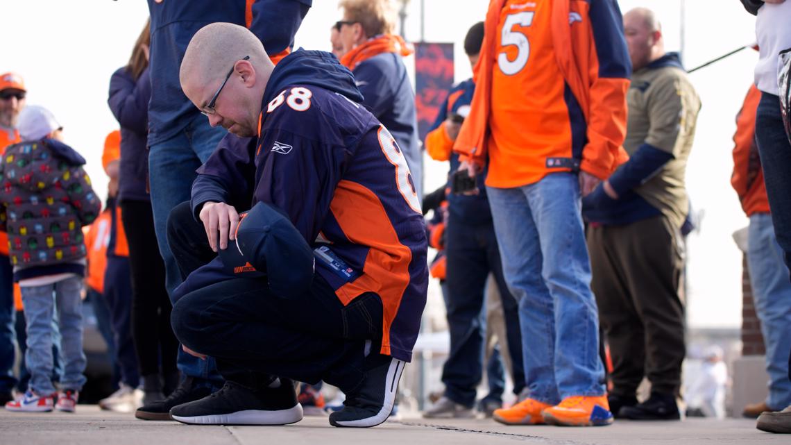 PHOTOS: Fans honor Demaryius Thomas before Sunday's Broncos game