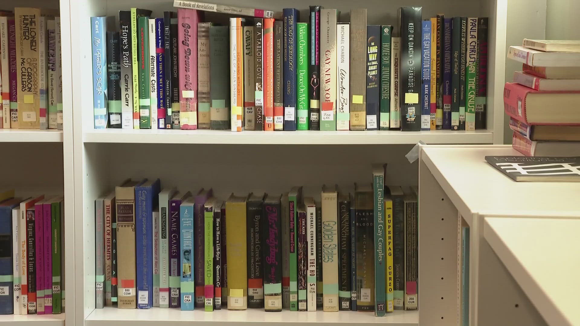 The Elizabeth School District is moving forward with plans to require teachers to remove books with "sensitive content" from classroom libraries.