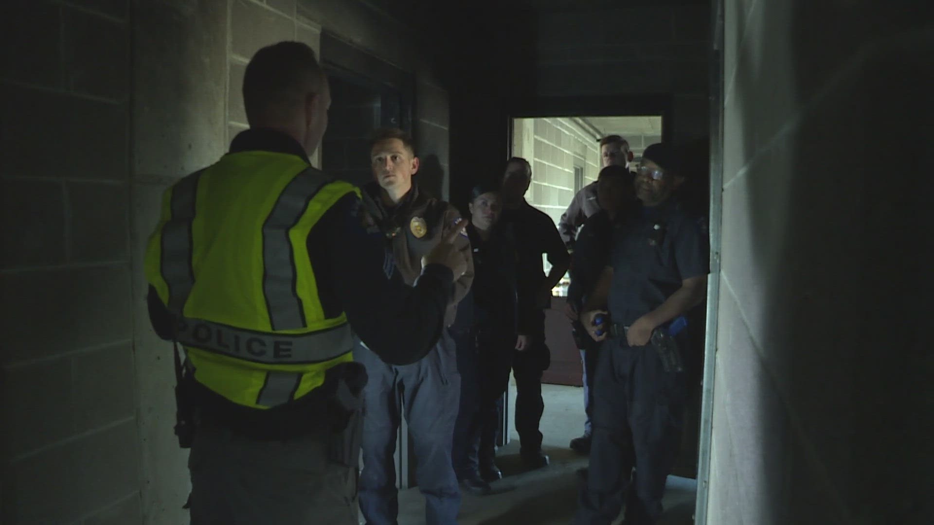Aurora police recruits took a class on how to respond to an active shooter – from veteran officers who responded to the Aurora theater shooting.