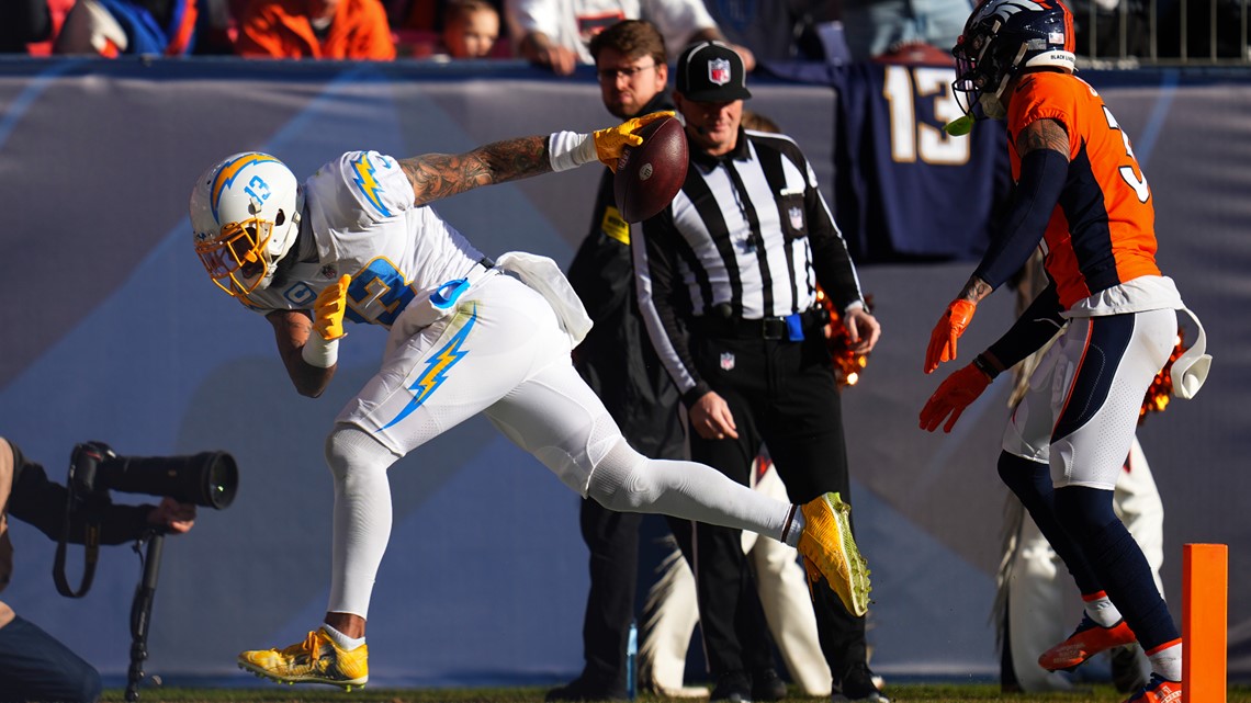 Russell Wilson, Derwin James lead moment of support for Damar Hamlin to  start Broncos' Week 18 game vs. Chargers