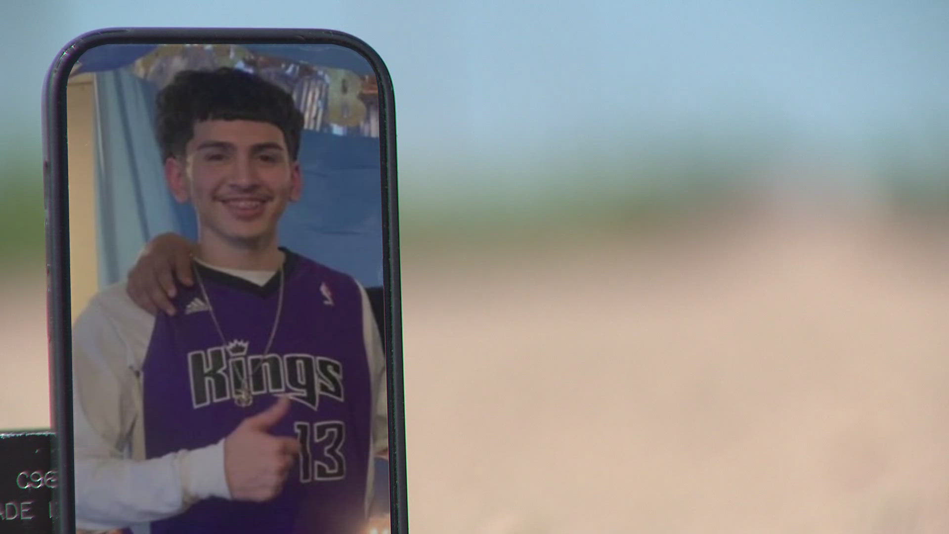 Family and friends mourn death of 18-year-old, image size:1920x1080