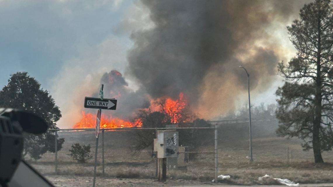 Grass fire puts off heavy smoke over I-70 west of Denver