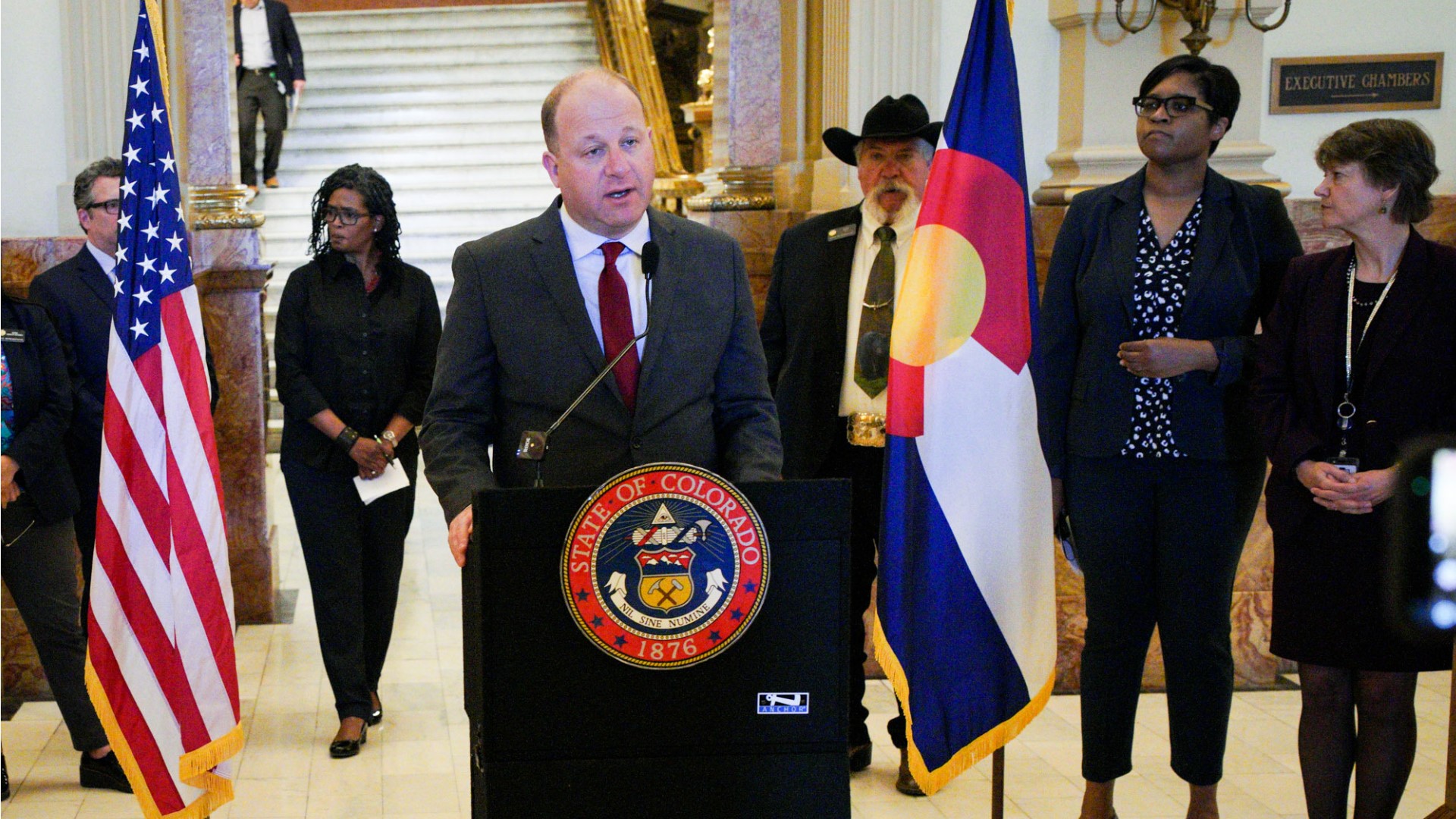 Gobernador de Colorado emite orden para proteger el acceso al aborto ...