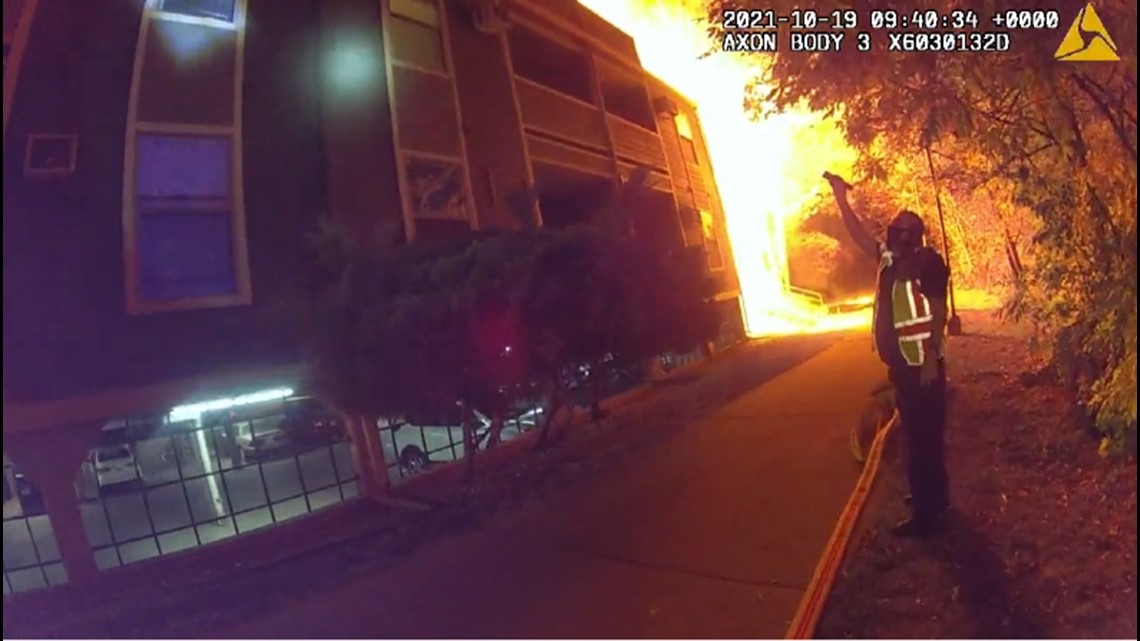 Kebakaran Apartemen Whittier: Video kamera tubuh menunjukkan tindakan cepat