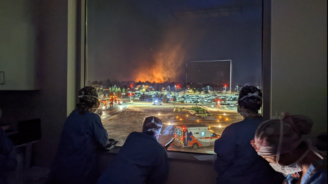 Foto rekan perawat Colorado yang menonton kebakaran menjadi viral