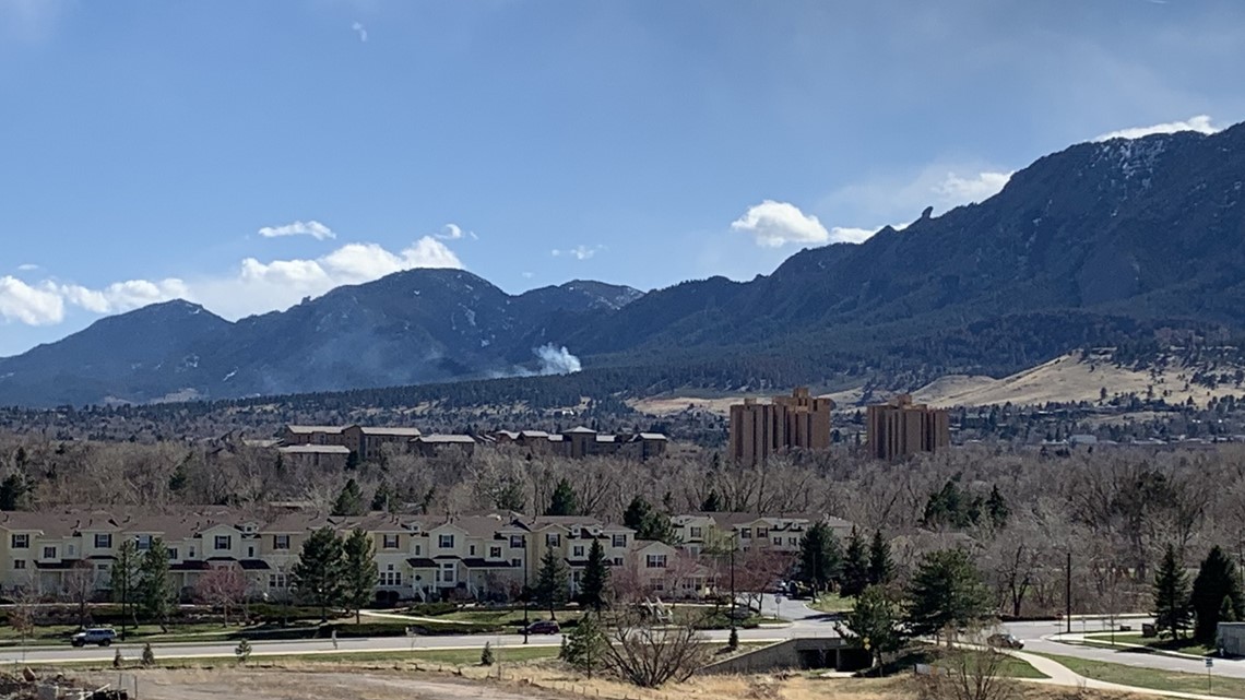 Api baru membakar selatan Boulder dekat NCAR Api membakar bekas luka