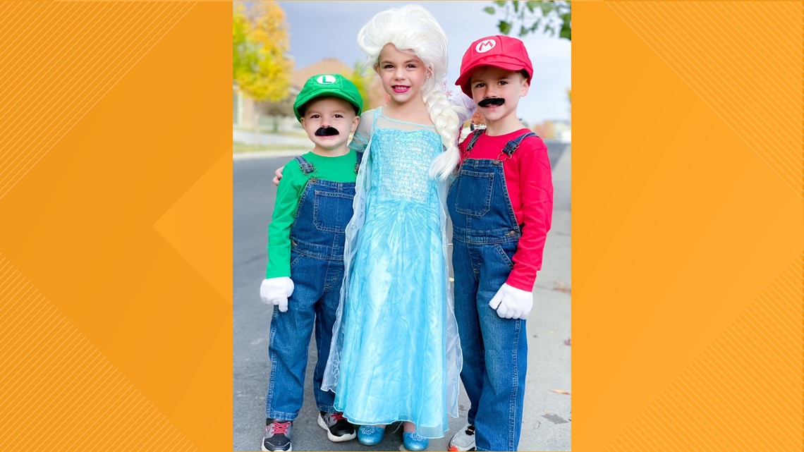 PHOTOS Halloween costumes and decorations!