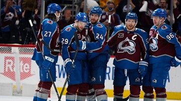 MacKinnon records hat trick, Avs beat Blues 6-3 in Game 2