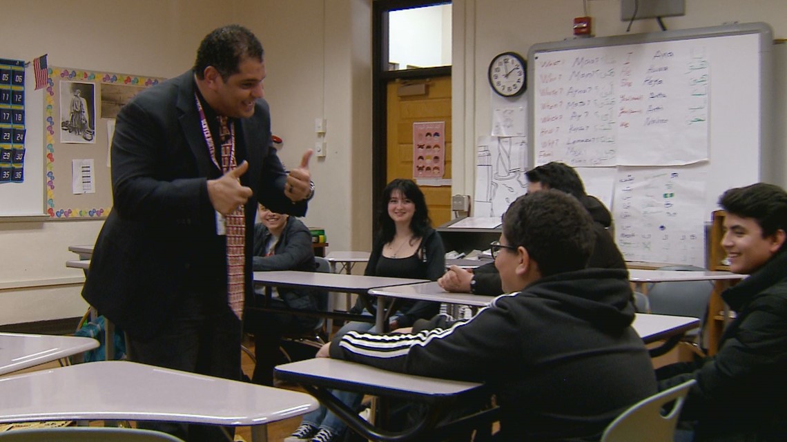 Mohamed Moghazy teaches Arabic language class at North HS - Vimarsana News