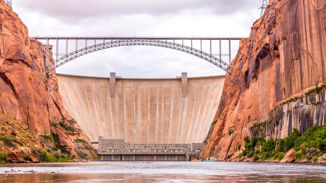 Ready go to ... https://www.9news.com/article/news/regional/lake-powell-glen-canyon-dam-bypass-proposal/73-cc88c52f-85c9-4f1f-8b22-bb047b8f7ebc [ Government recommends bypassing dam at Lake Powell]