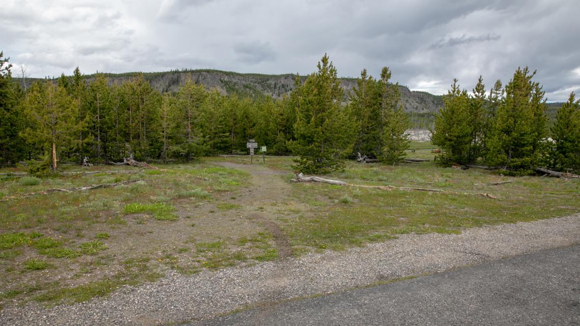 Bear attack injures 2 hikers in Yellowstone National Park