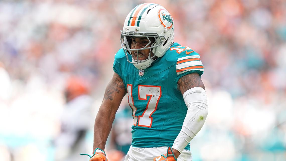Broncos get Jaylen Waddle and draft pick in major trade with Dolphins