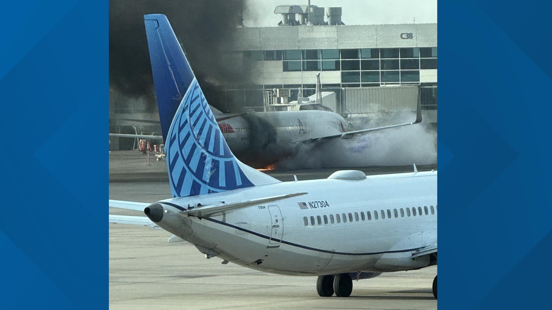 Avión de American Airlines se incendia en el aeropuerto de Denver ...