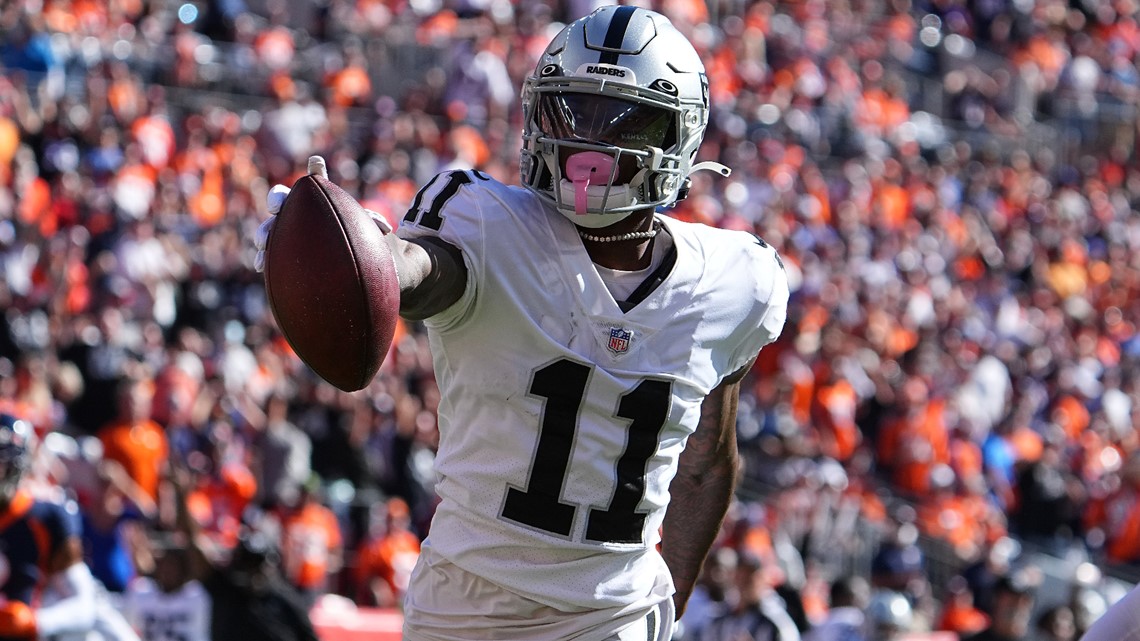 Las Vegas Raiders wide receiver Henry Ruggs III (11) warms up before an NFL  football game again …