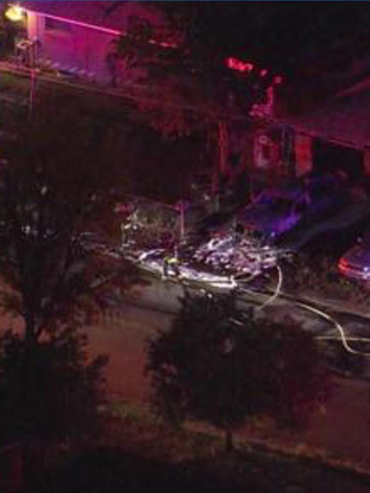 Aurora vehicle fire spreads to garage in Aurora | 9news.com