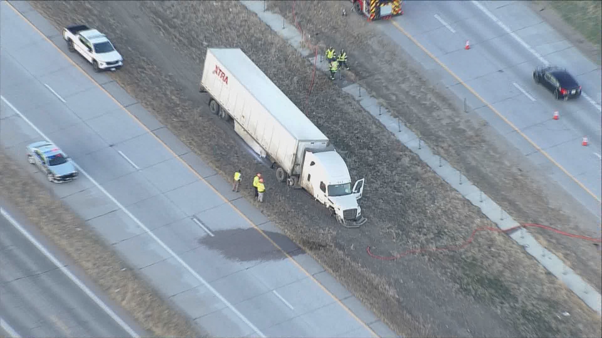 SKY9: Crash involving two semis closes I-25 northbound near Fort ...