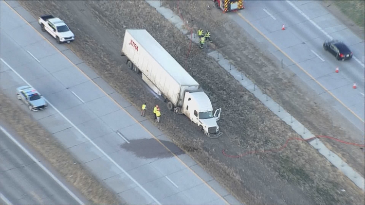 Northbound lanes of I-25 reopen after crash involving 2 semis | 9news.com