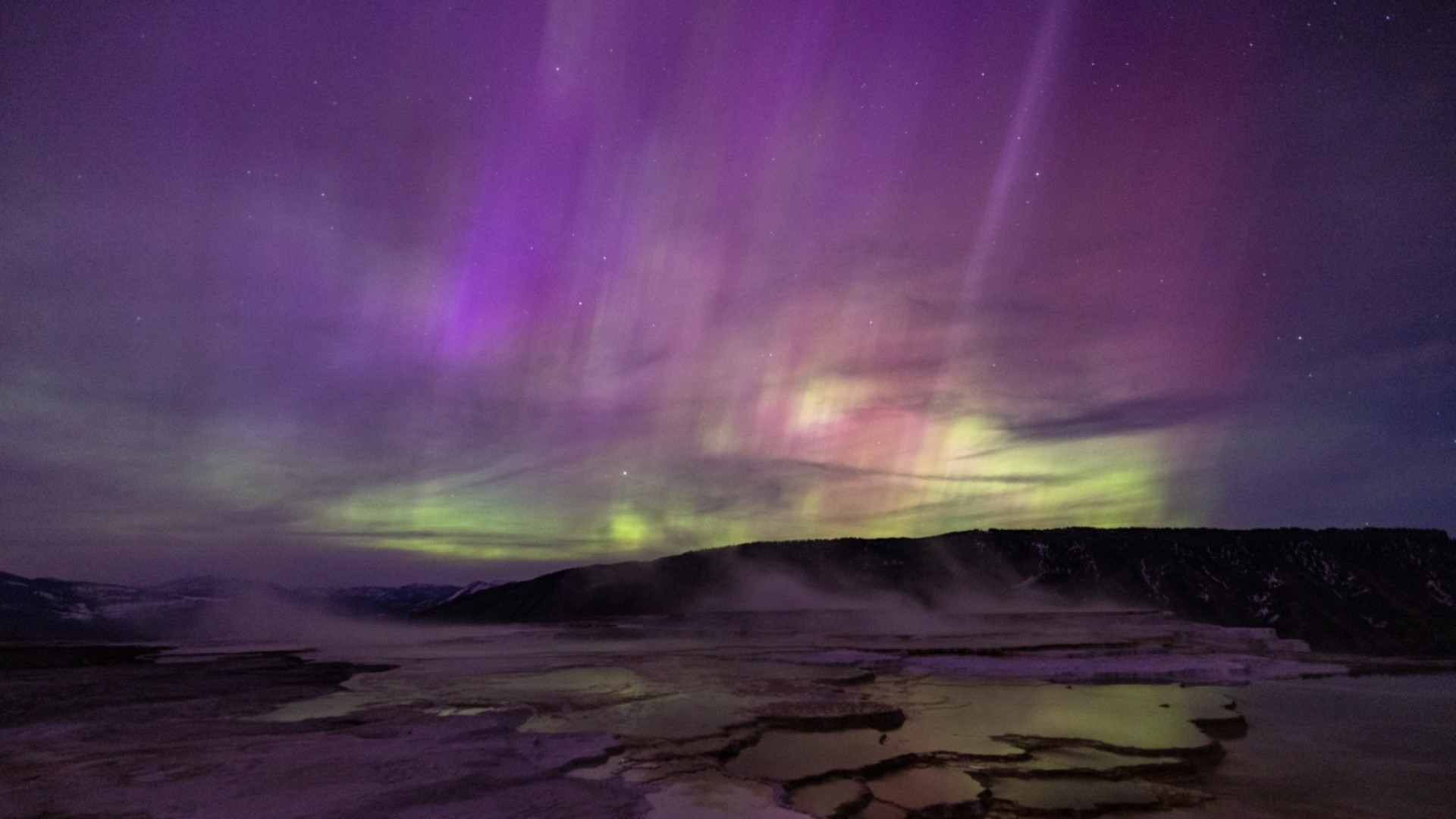 Northern lights dazzle in Yellowstone National Park