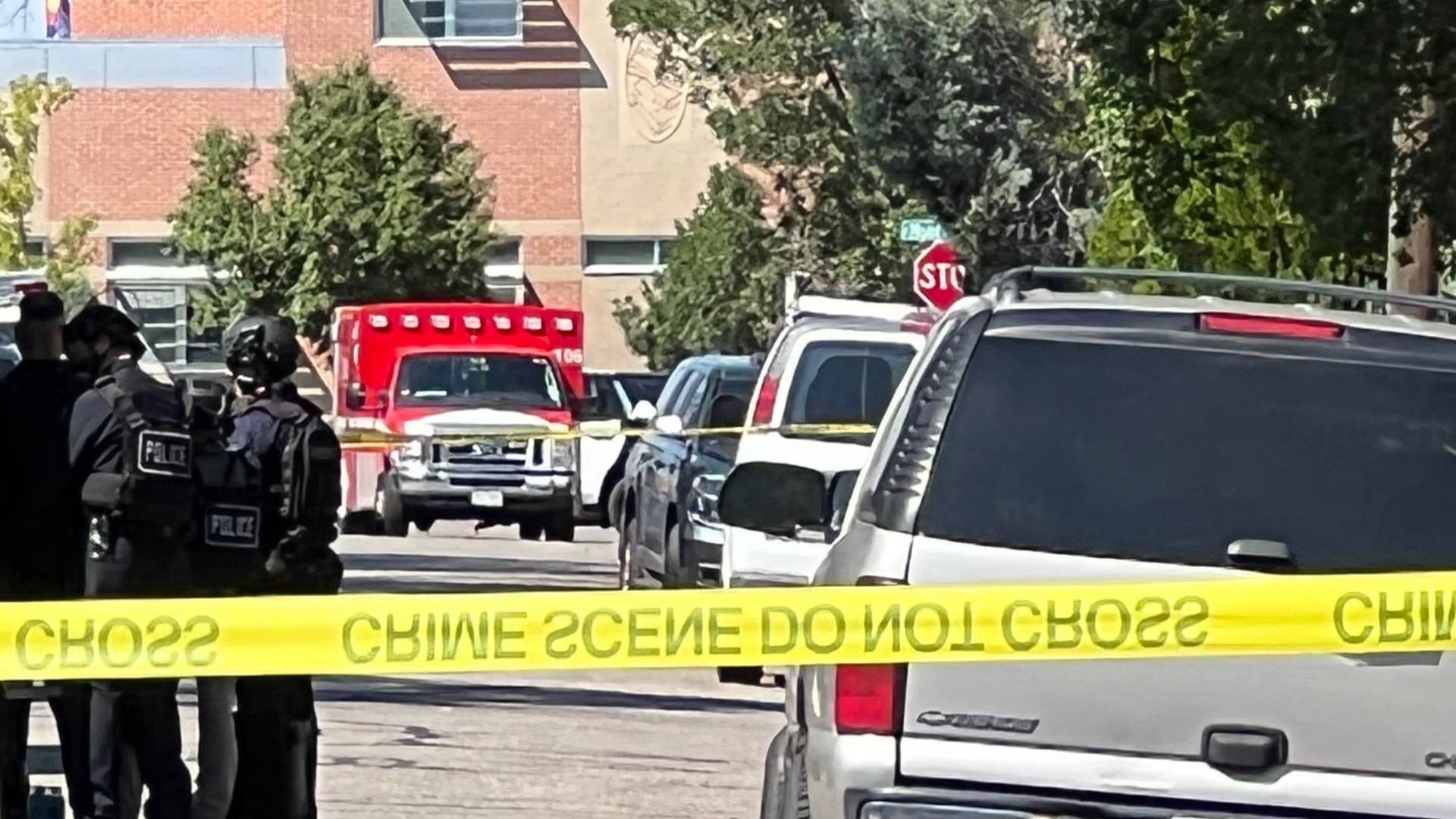 Aurora Police attempt to arrest escaped fugitive