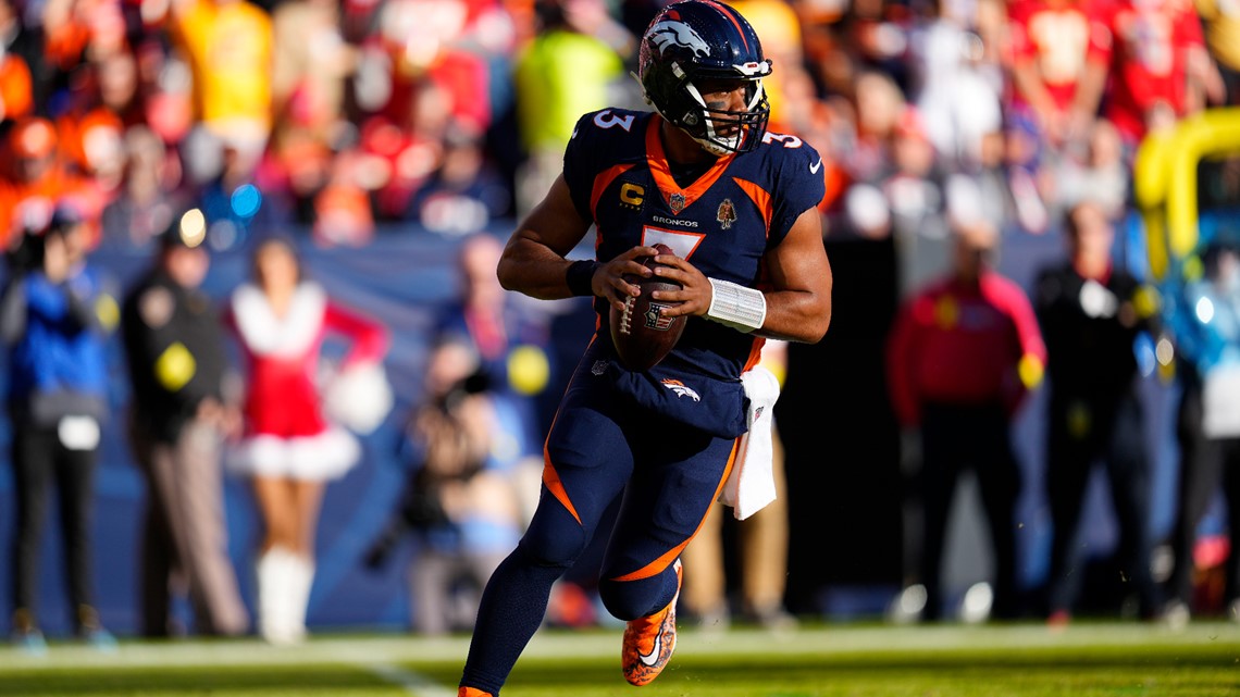 Denver Broncos guard Netane Muti comes onto the field for their NFL  football game against the Kansas City Chiefs, Sunday, Dec. 5, 2021 in  Kansas City, Mo. (AP Photo/Reed Hoffmann Stock Photo 