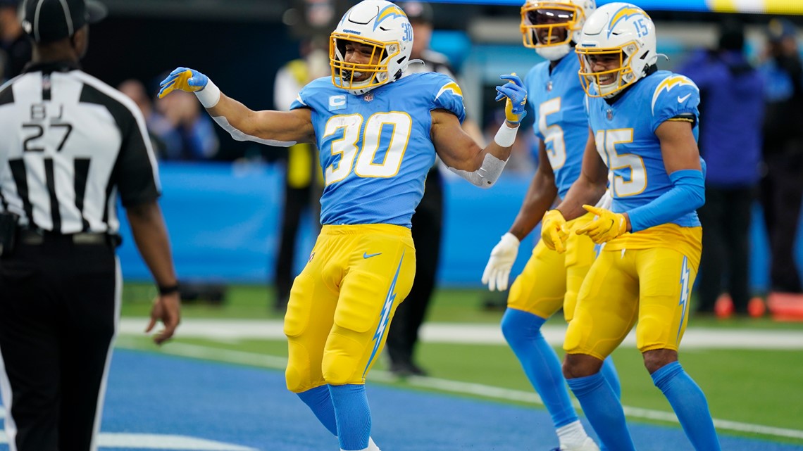 Los Angeles Chargers quarterback Justin Herbert warms up prior to an NFL  football game against the Kansas City Chiefs Sunday, Nov. 20, 2022, in  Inglewood, Calif. (AP Photo/Jae C. Hong Stock Photo 