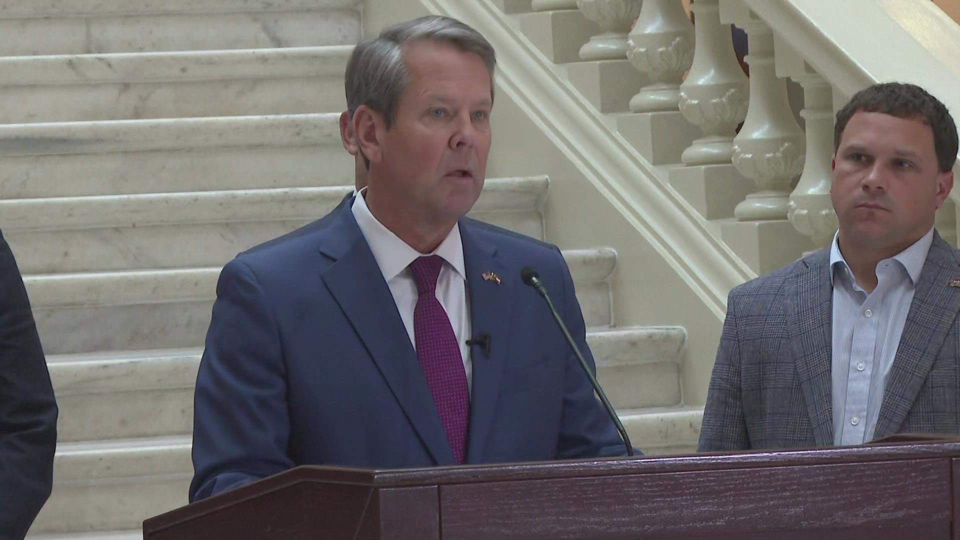 Bill that sets safety standards for elevators and escalators passes |  9news.com